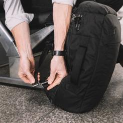 Рюкзак туристический Pacsafe Vibe 28L backpack чорний Фото 6