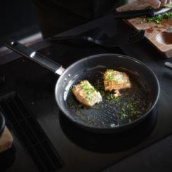 Сковорода Fiskars Hard Face 28 см Фото 5