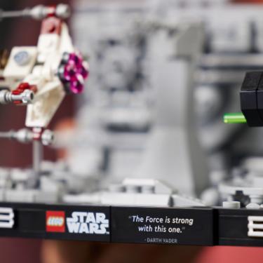 Конструктор LEGO Star Wars Діорама Політ над Зіркою Смерті 665 дета Фото 5